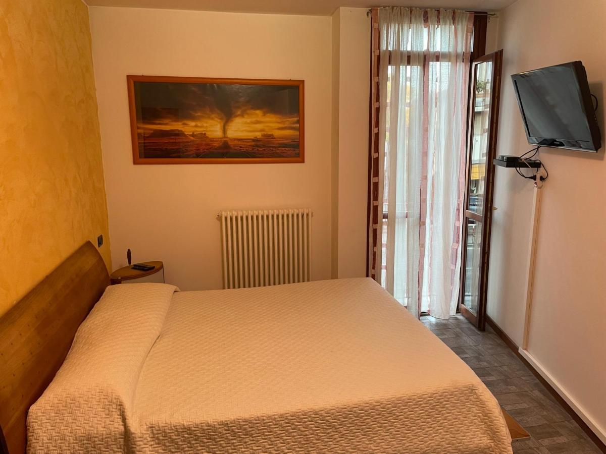 Intero Appartamento Parma - Con Sky Wi-Fi E Tv - Zona Fiera Roncopascolo Zewnętrze zdjęcie